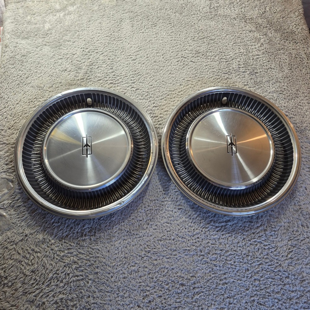 Oldsmobile Hubcaps 15" Wheel Covers Vintage Rocket Emblem OEM Delta 88 Olds 98
